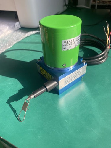 拉繩位移編碼器用導(dǎo)電性好的材料對(duì)信號(hào)線進(jìn)行包裹